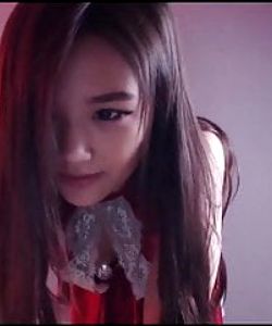 Asian Dancing on webcam