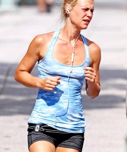 Claire Danes Pokies While Jogging