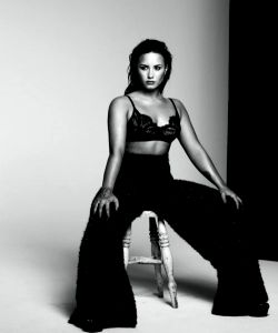 Demi Lovato – 2 Pics