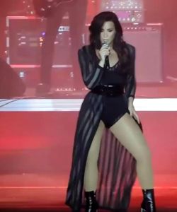 Demi Lovato – Dirty Dancing
