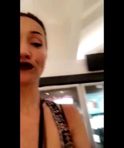 Holdthemoan – Hot Chick Flashing Her Pussy At The Mall