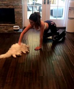 Kate Beckinsale Rubbing Her Pussy On The Floor