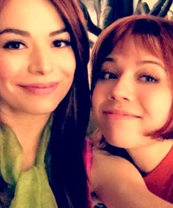 Miranda Cosgrove & Jennette McCurdy Dressed Up For Halloween