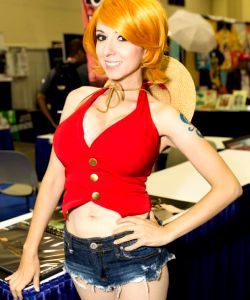 Riddle, cosplaying as Nami, from One Piece