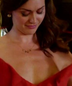 Sarah Power Shows Off Her Tits In Californication