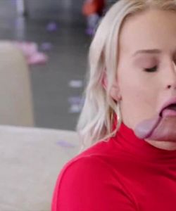 Thick Blonde Babe Giving A Hot Blowjob